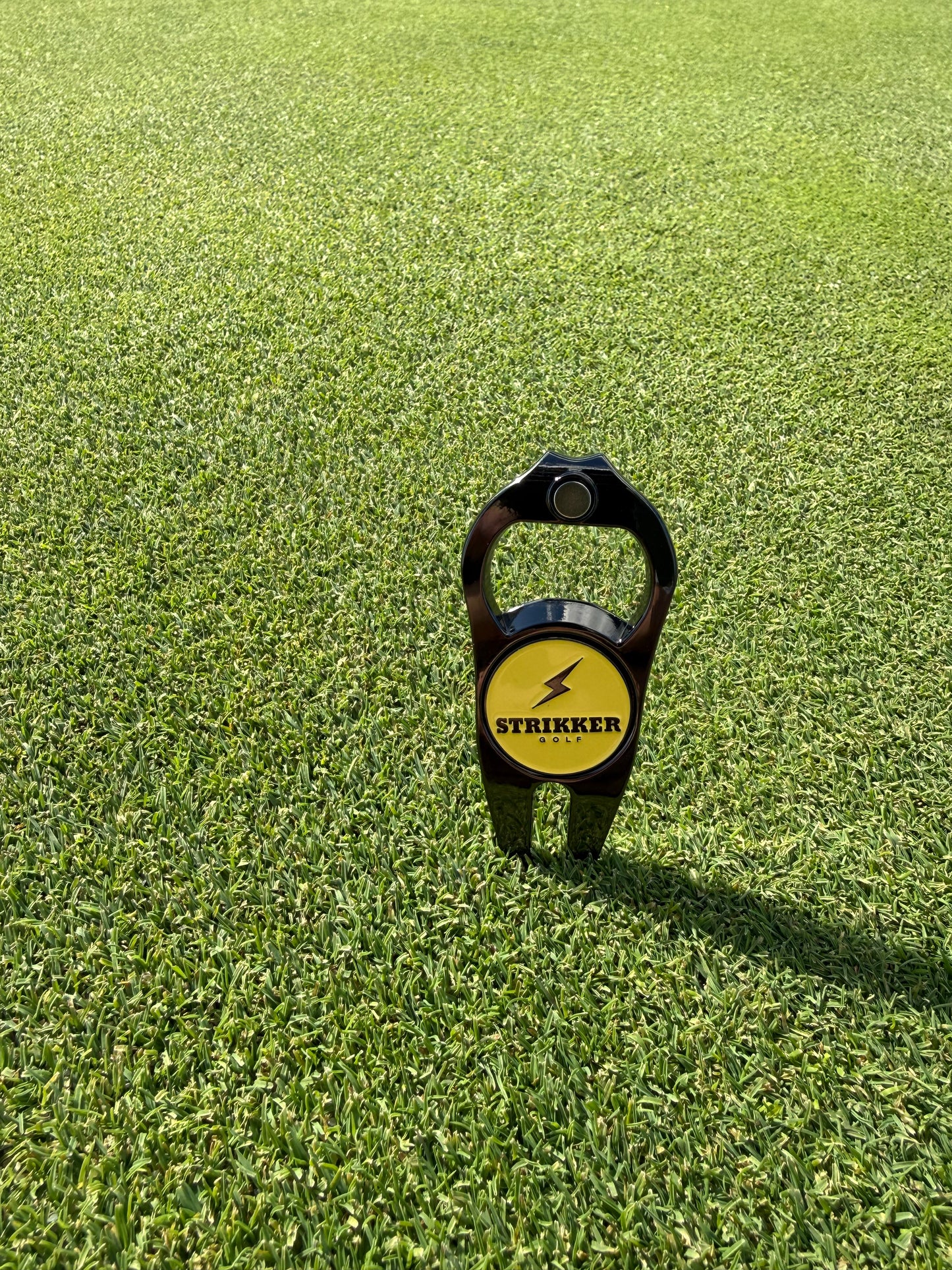 Réparateur de marque de balle Strikker Golf – Édition limitée