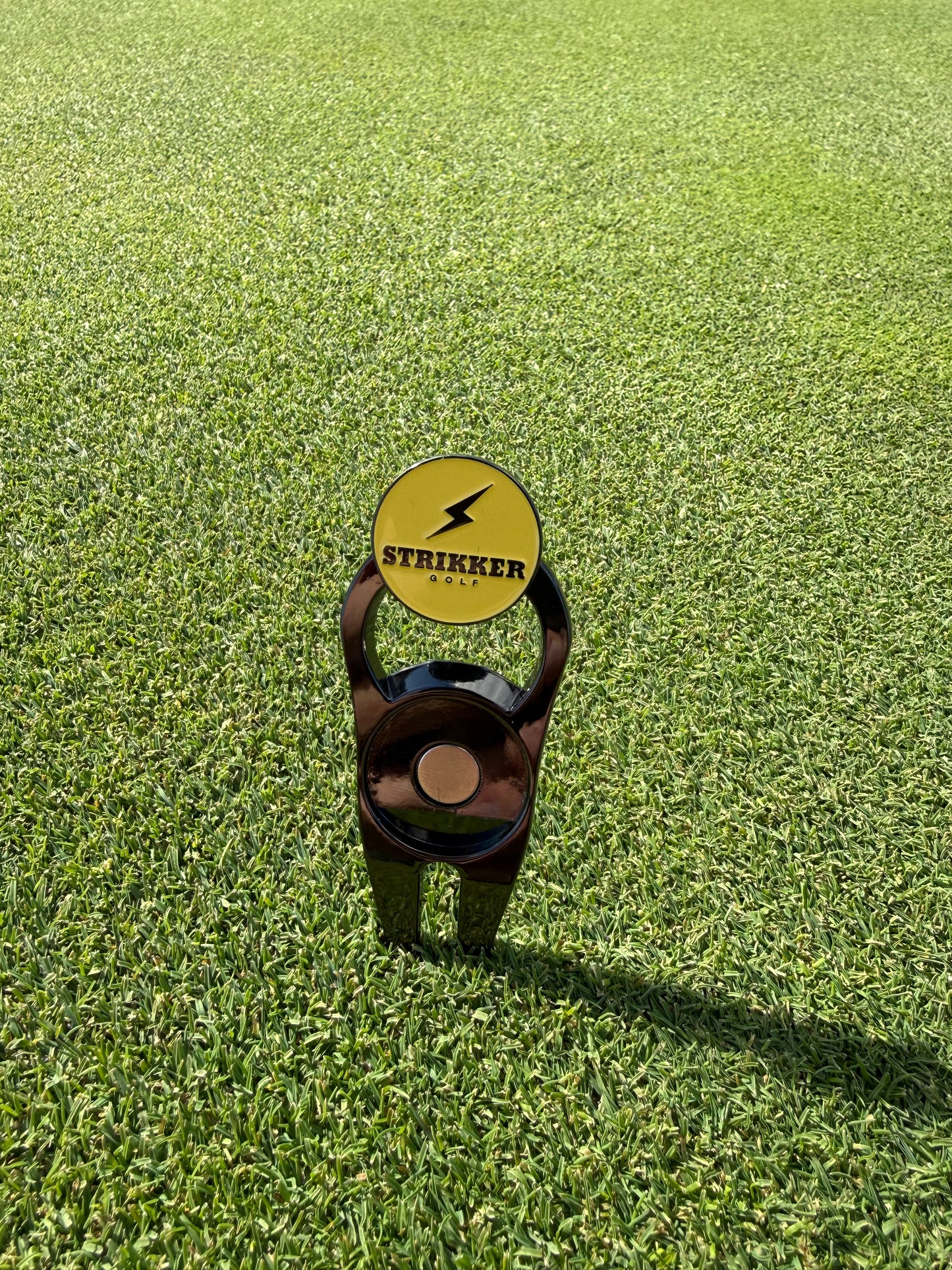Réparateur de marque de balle Strikker Golf – Édition limitée